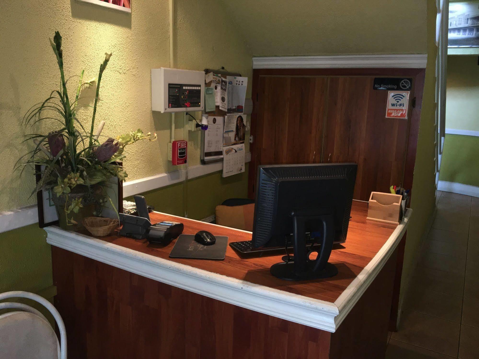 Inn Flight Suites Piarco Eksteriør billede