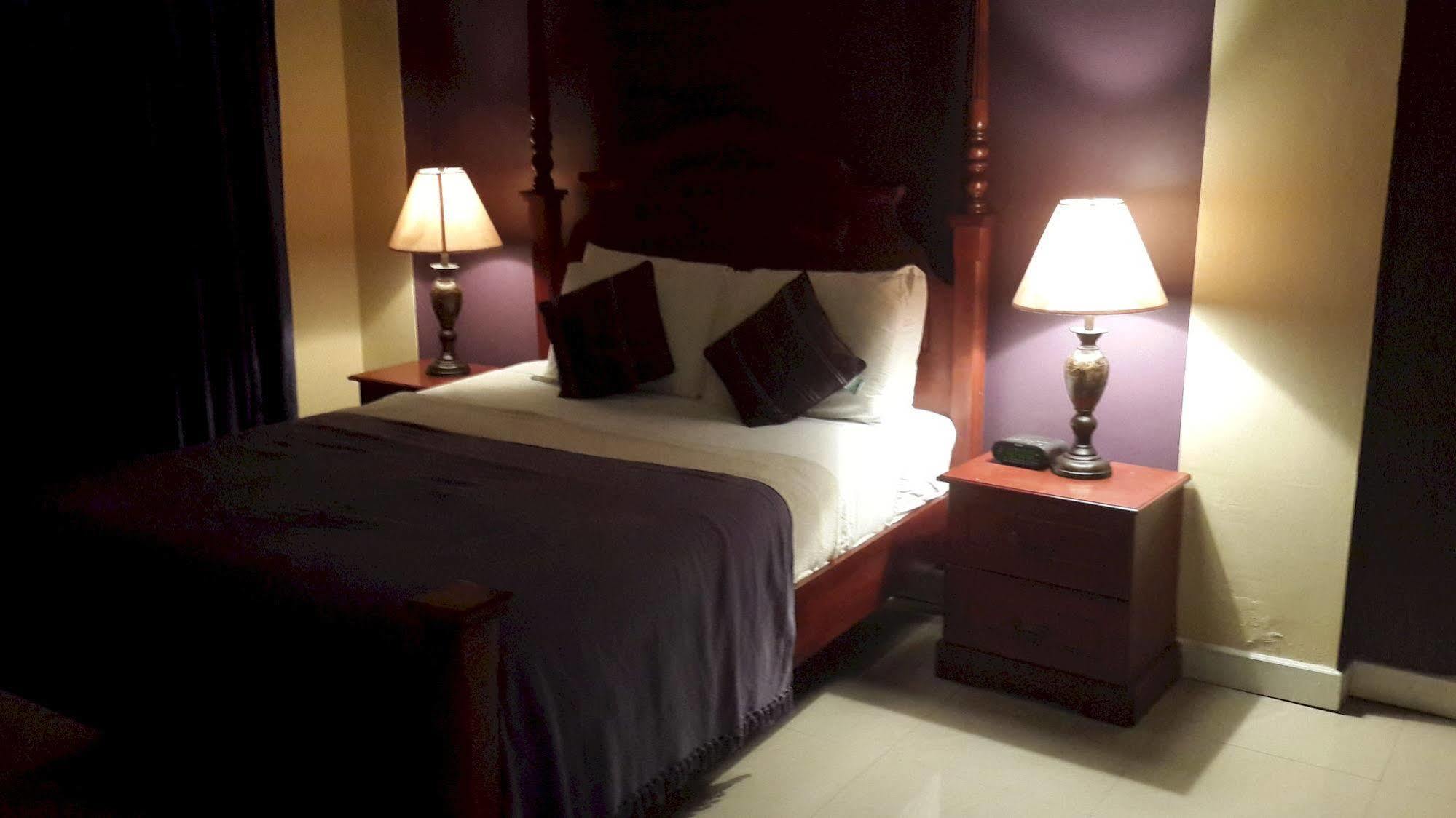 Inn Flight Suites Piarco Eksteriør billede